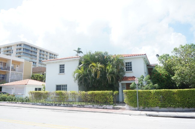 Building Photo - 208 90th St