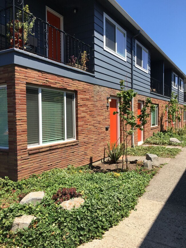 Building Photo - 602-616 NE 78th Ave