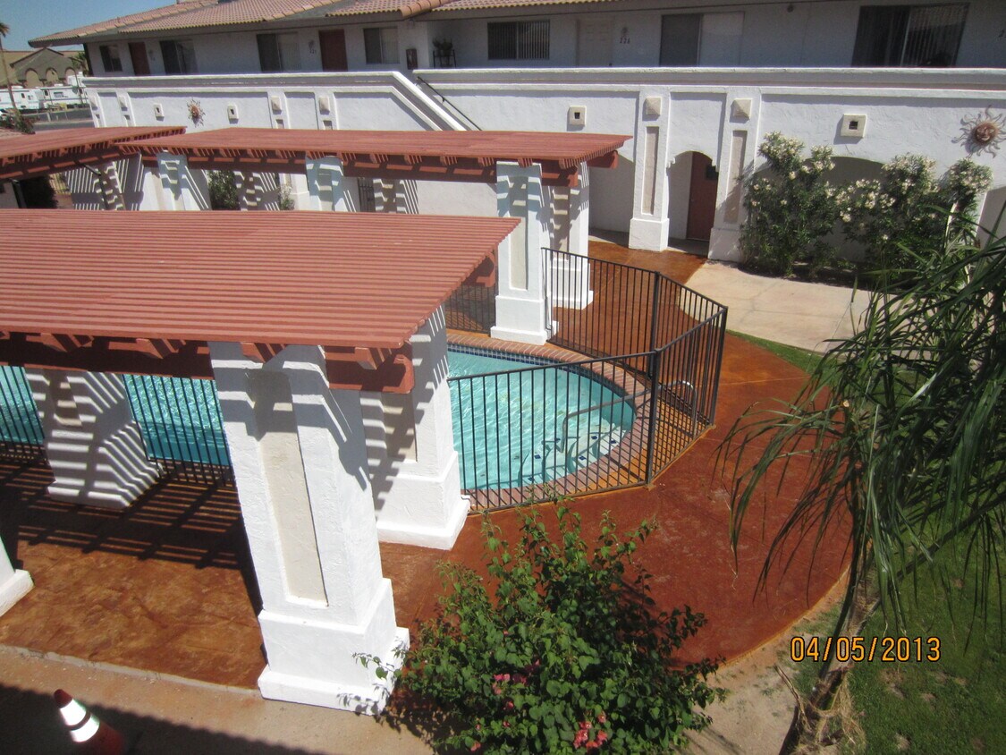 Desert Oasis Apartments in El Centro, CA