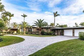 Building Photo - 950 S Southlake Dr