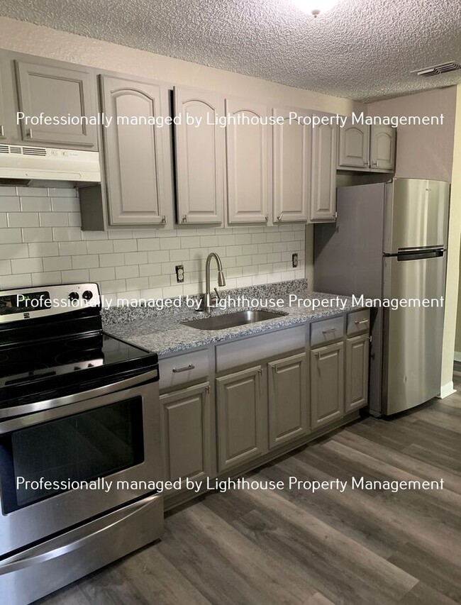 Building Photo - Renovated 3/1.5 in Sherwood Forest!
