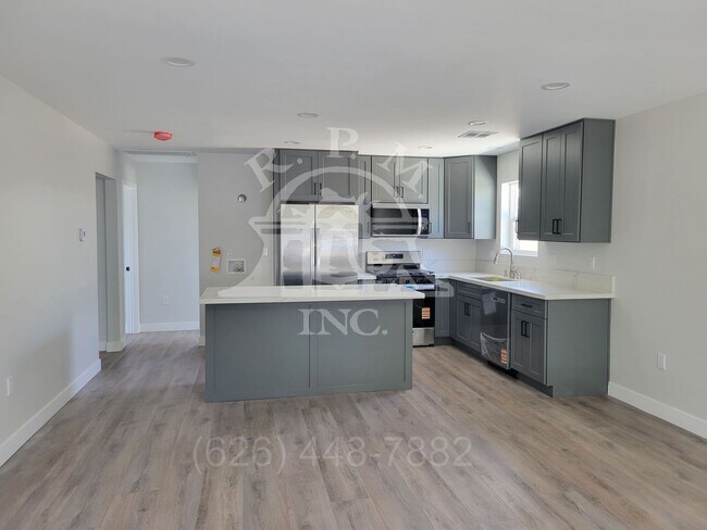 Building Photo - 13872-13874 Saranac Dr