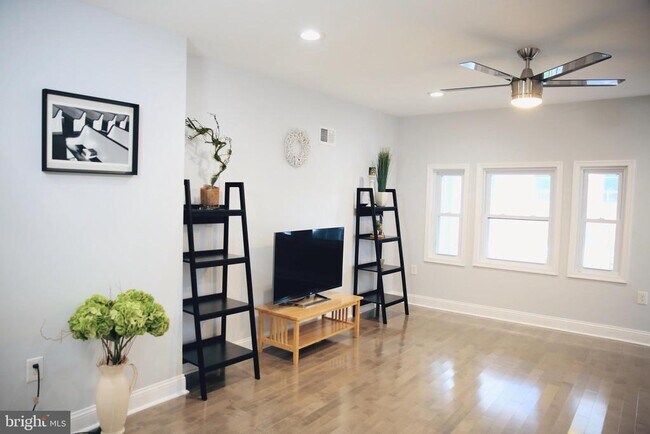 Foto del edificio - 4113 Spring Garden St