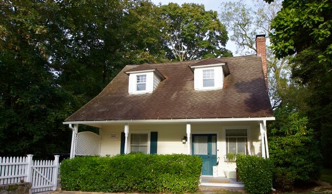 Building Photo - 63 Kings Hwy N