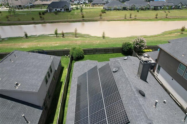 Foto del edificio - 2334 Falcon Brook Dr