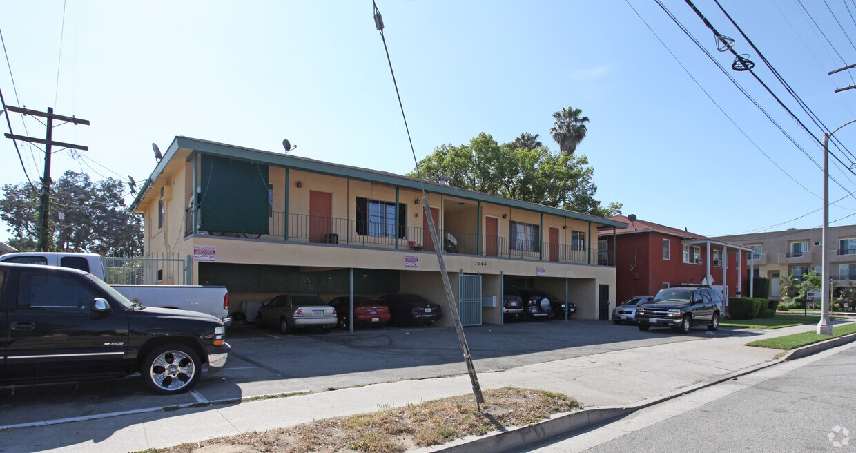 Primary Photo - 7338-7346 Woodman Ave