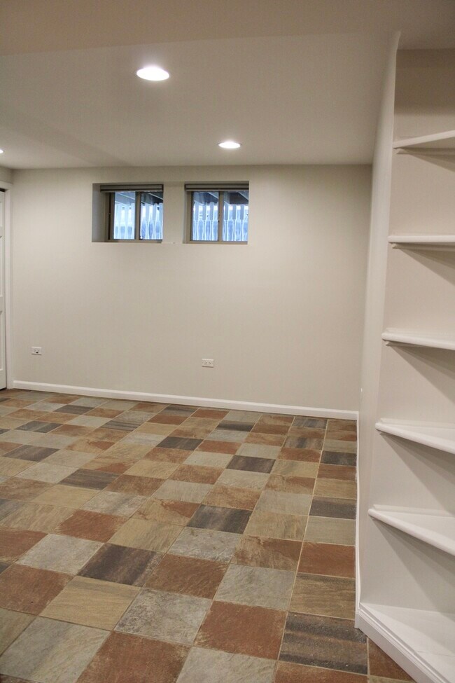 Foto del edificio - 4386 Woodland Ave