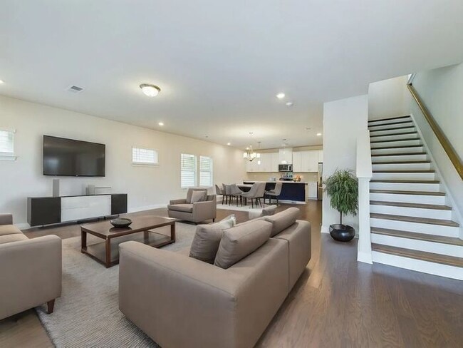Foto del edificio - 3 Bed/2.5 Bath Beautiful Newer Constructio...