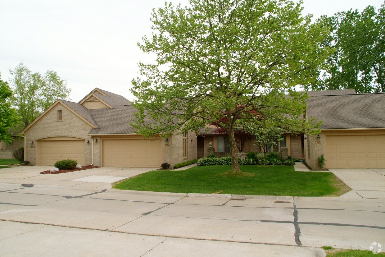 Building Photo - 28502 Dawnridge