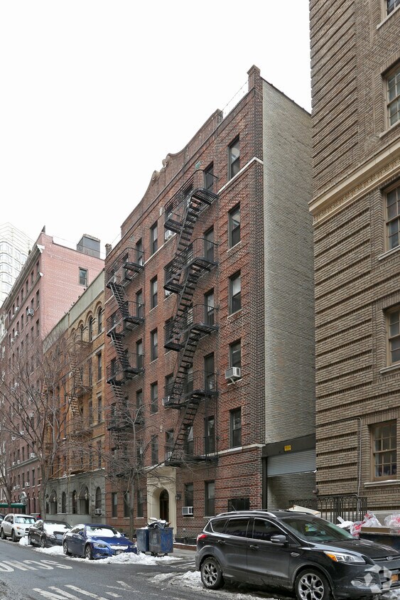 Primary Photo - 9 W 64th St