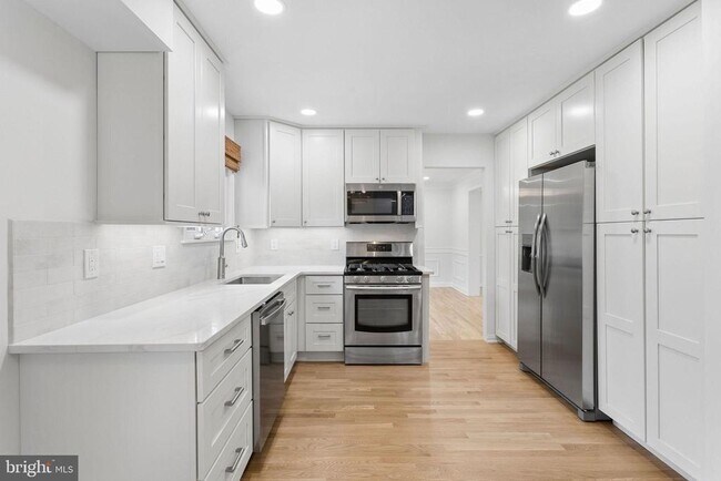Foto del edificio - 306 Candlewood Ln