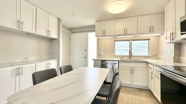 Building Photo - 1617 Ke’eaumoku St