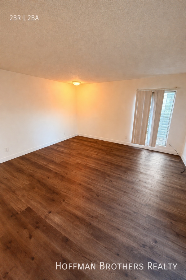 Foto del edificio - 700 Glenway Dr