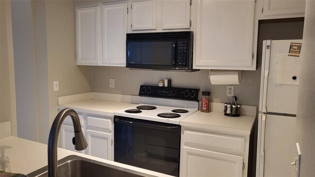 Foto del edificio - 721 Kensington Lake Cir