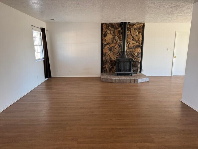 Foto del edificio - 840 Bravo Ct SE