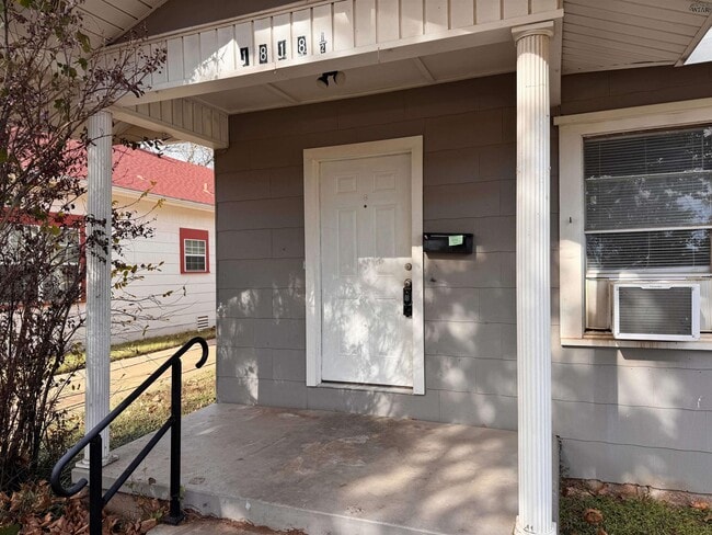 Foto del edificio - 1818 Collins Ave