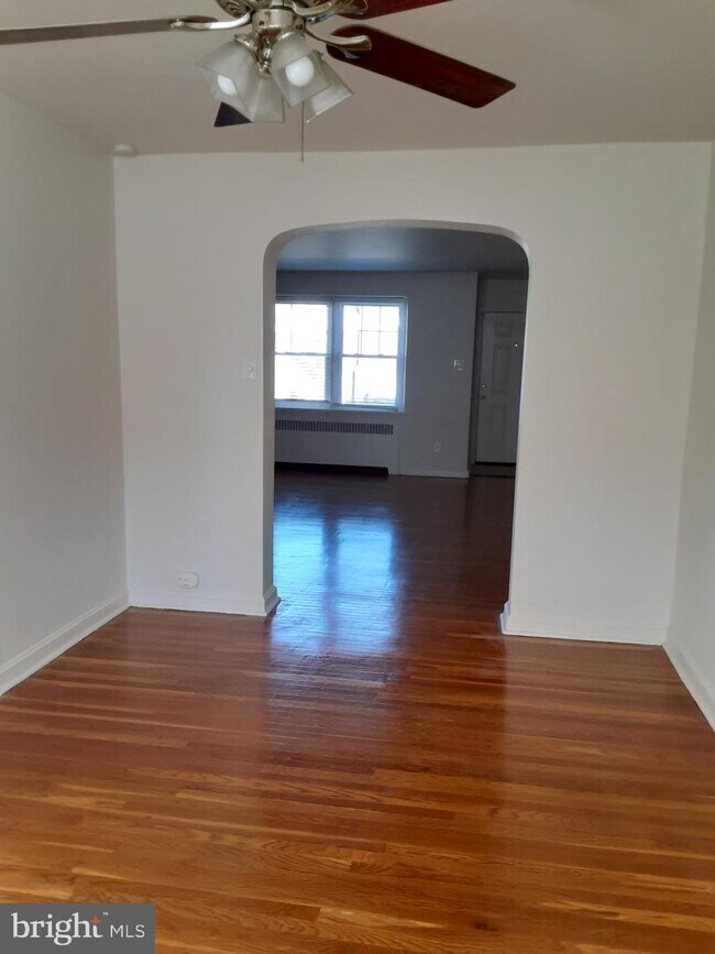 Building Photo - 742 Windermere Ave