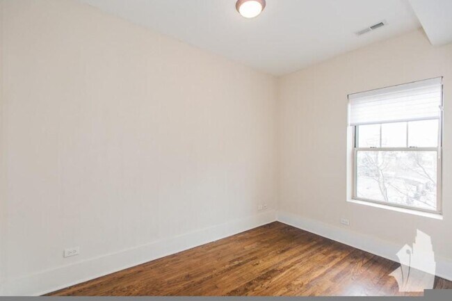 Building Photo - 1 bedroom in Chicago IL 60657