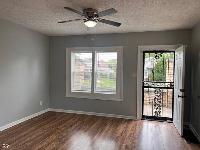 Foto del edificio - 1727 N Tacoma Ave