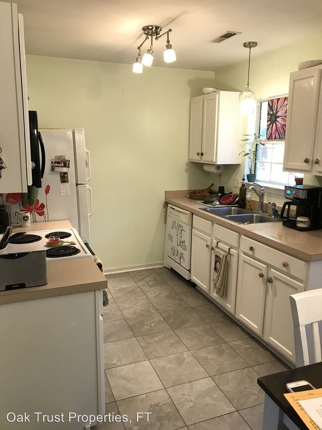 Building Photo - 113 Weeks Ave