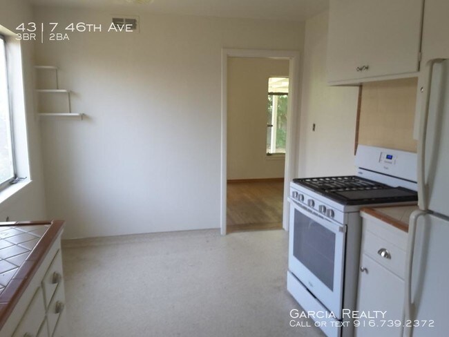 Building Photo - 3 bedroom in Sacramento CA 95824