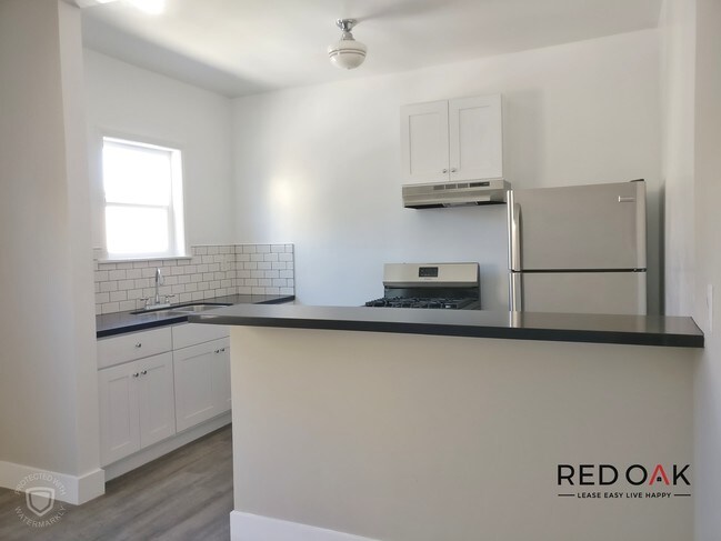Building Photo - One of a Kind Remodeled Studio in Koreatown.