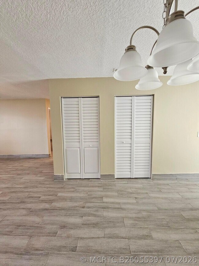 Foto del edificio - 4859 Orleans Ct