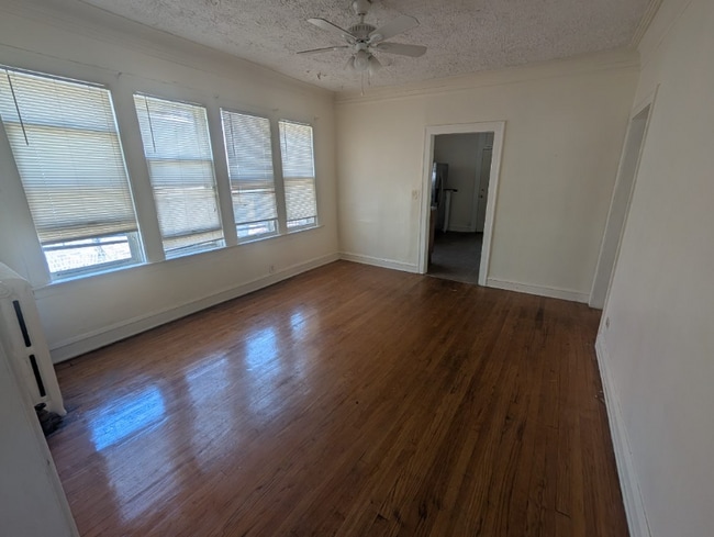 Foto del edificio - 8249 S Marshfield Ave