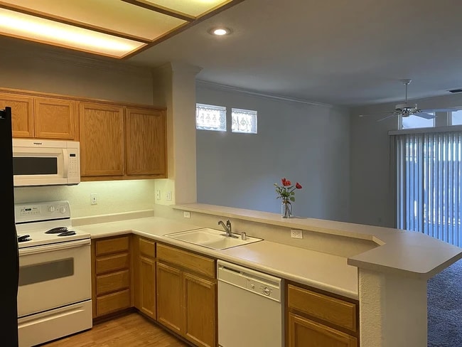 Building Photo - 3370 Spring Garden Dr