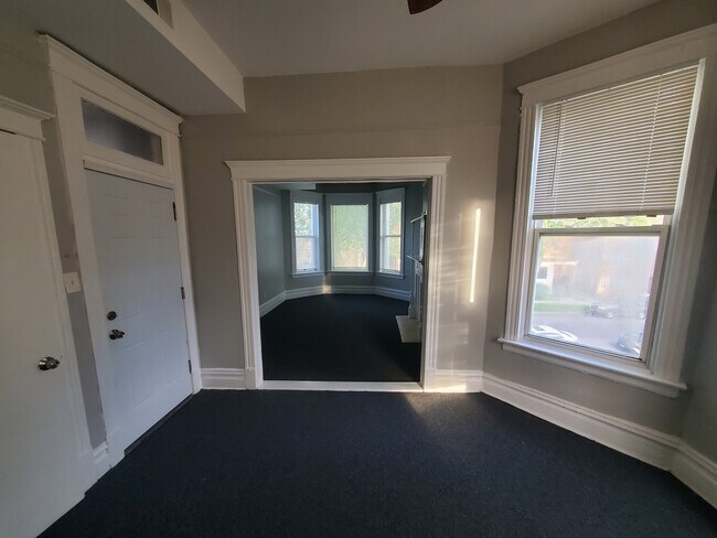 Building Photo - 6506 S Eberhart Ave