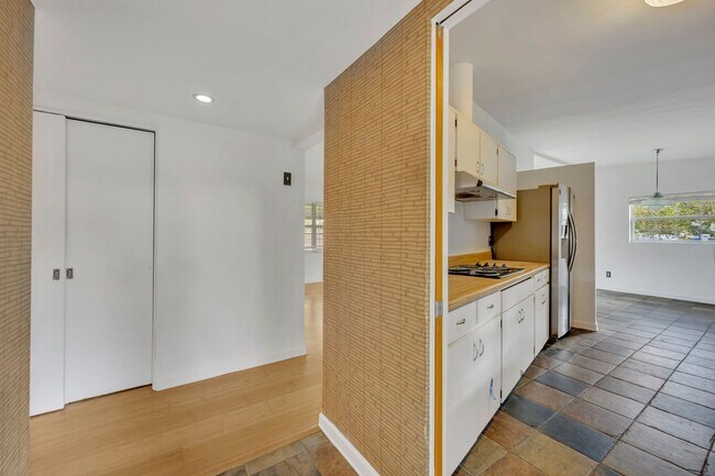 Building Photo - Kenilworth Shores Charmer