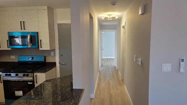 Foto del edificio - 8023 W Churchill Ave