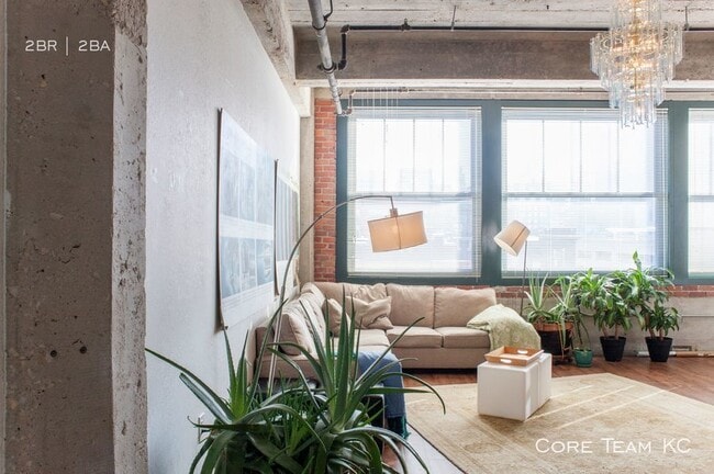 Building Photo - Loft in the Old Garment District!