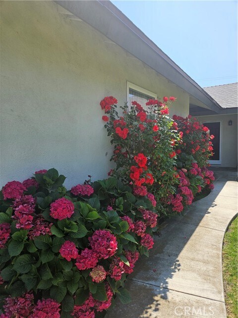 Foto del edificio - 16337 Hemlock St
