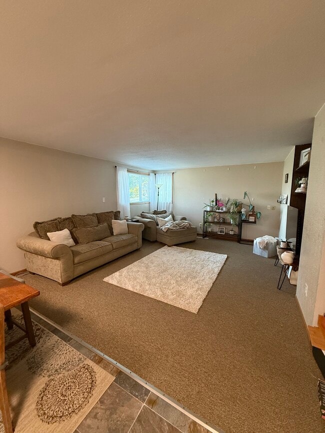 Living room - 712 7th St SE