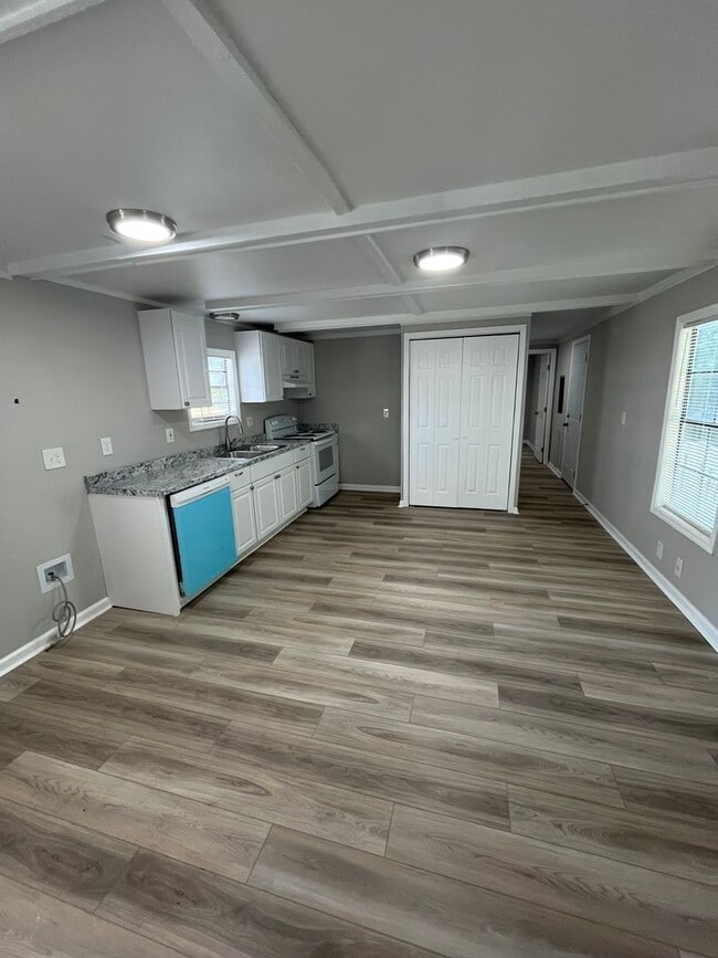 Building Photo - Colony Oaks Homes