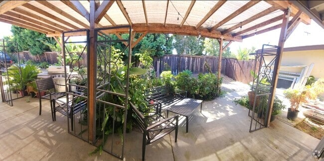 Building Photo - 15202 La Manda Dr