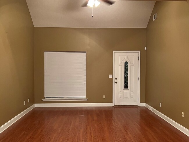 Building Photo - 2109 Reserve Ln