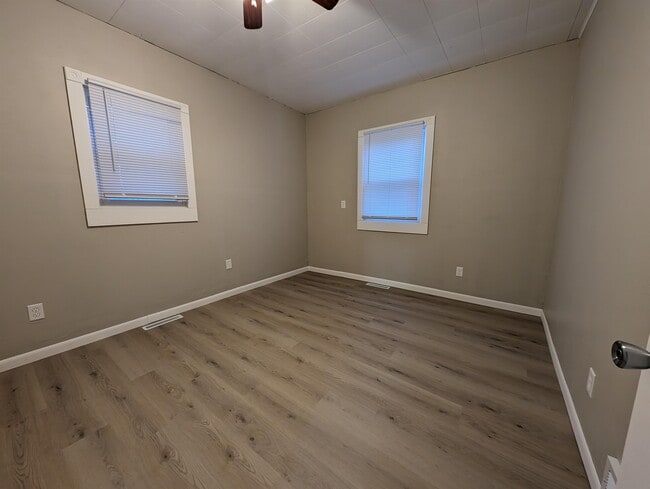 Building Photo - 301 6th Ave SW