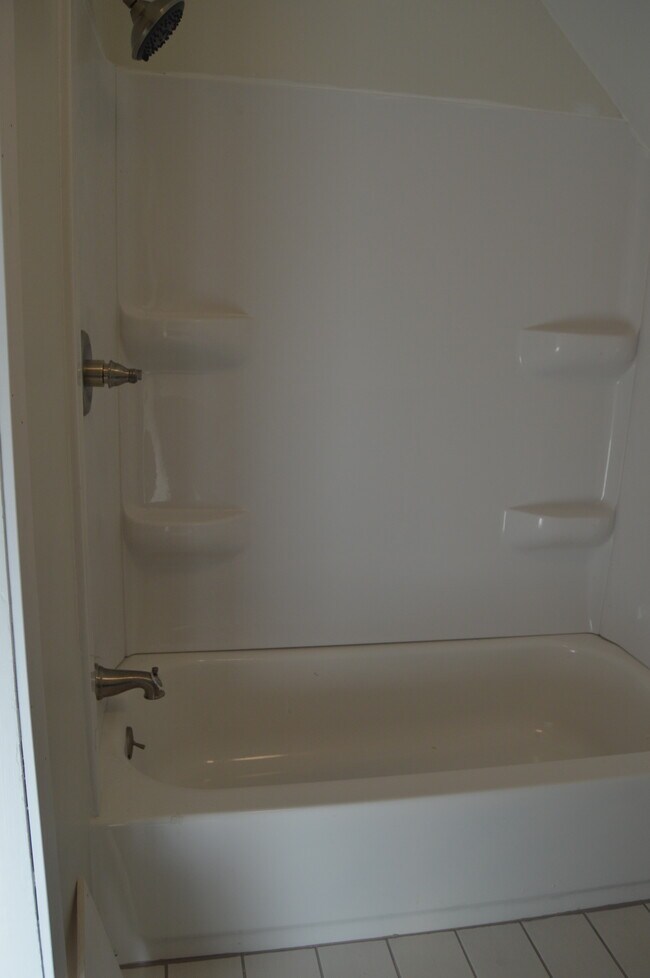 bathroom - 2111 West 6th Street