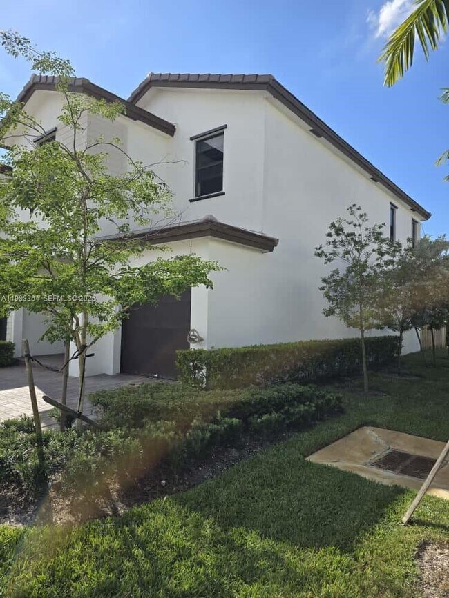 Foto del edificio - 200 SW 159th Way