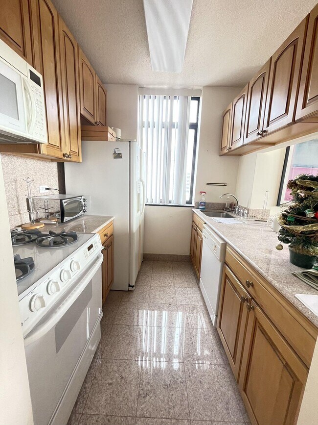 380 Rector Pl Unit 24E, New York, NY 10280 Room for Rent in New York