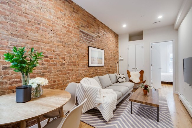 Foto del edificio - 1665 Cornelia St