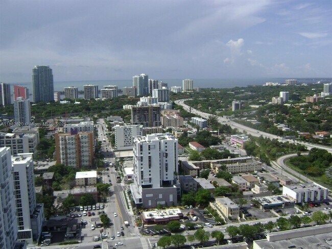 Foto del edificio - 185 SW 7th St