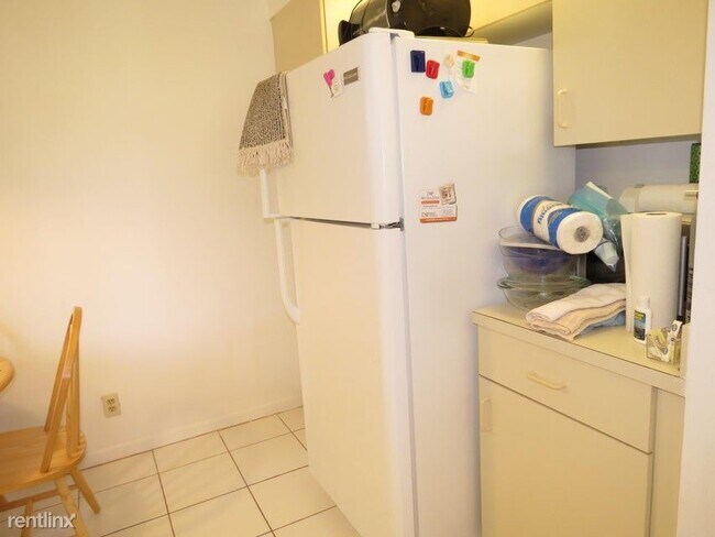 Building Photo - 3 br, 2 bath House - 5920 S End Lake Dr Ap...