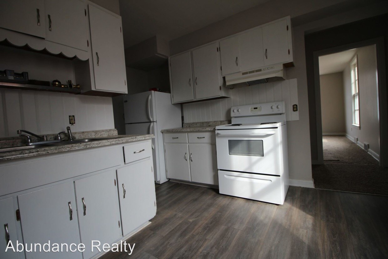 Building Photo - 37 Avondale Ave