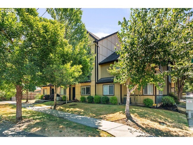 Foto del edificio - Modern 2 Bedroom Condo Featuring Main Level Bonus Room and Two Ensuite Bedrooms