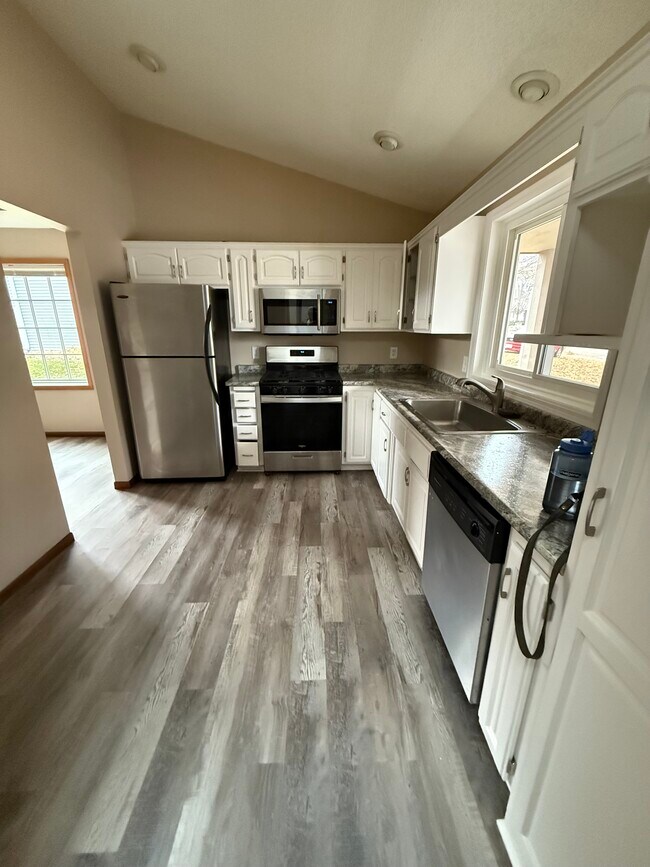 Building Photo - 16407 Griffon Trail