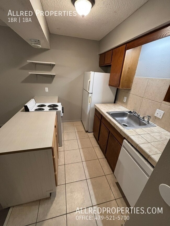 Building Photo - 1390 W Wedington Dr
