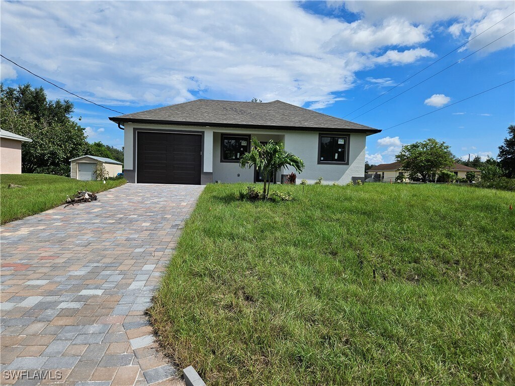 Foto principal - 922 Dobbins St E